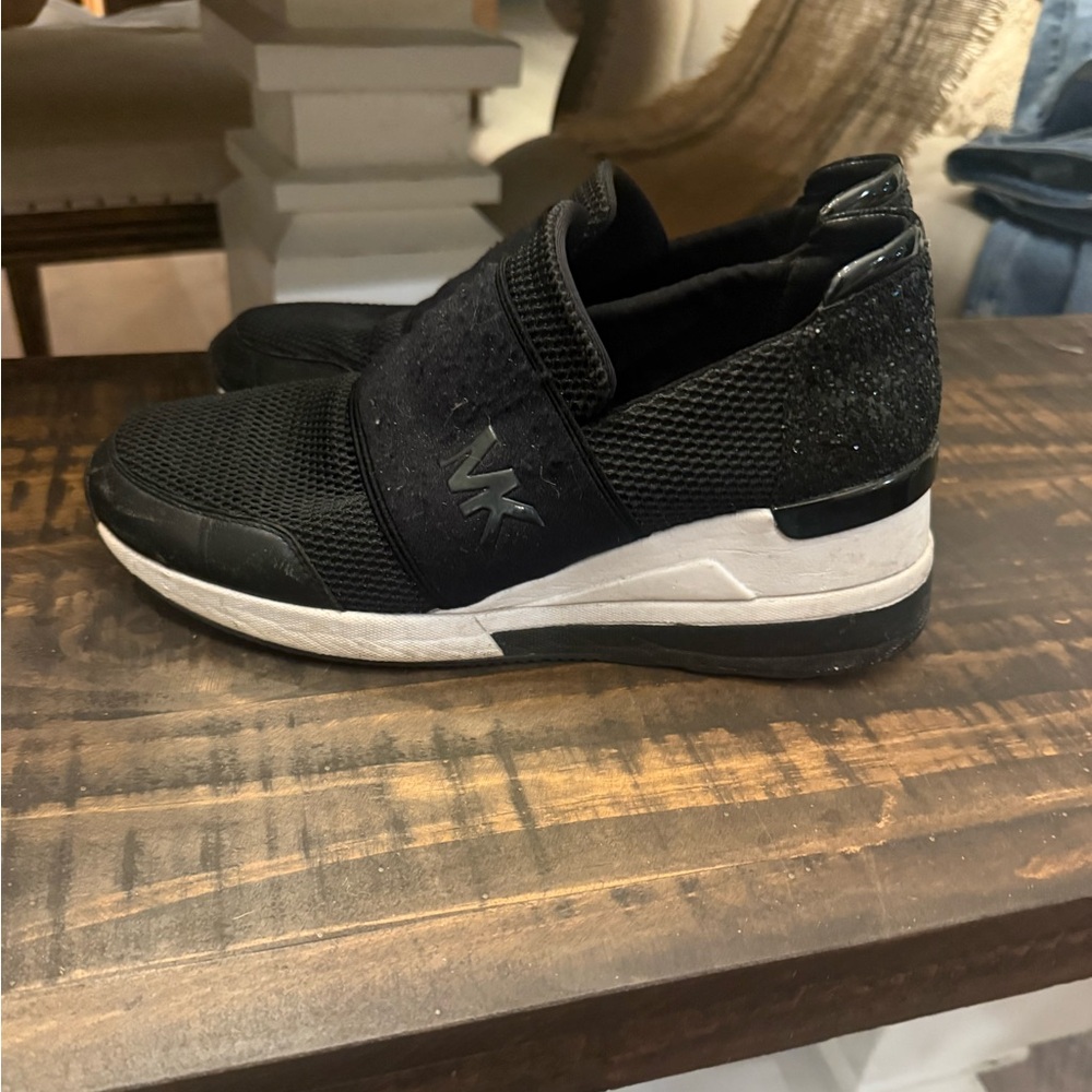 EUC MICHAEL KORS SLIP ON SNEAKERS SO COMFY